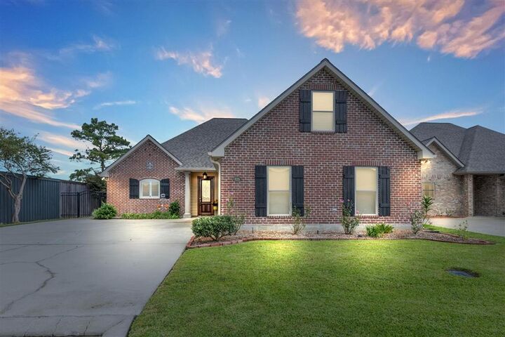 Property Photo:  916 Jacques Drive  LA 70663 