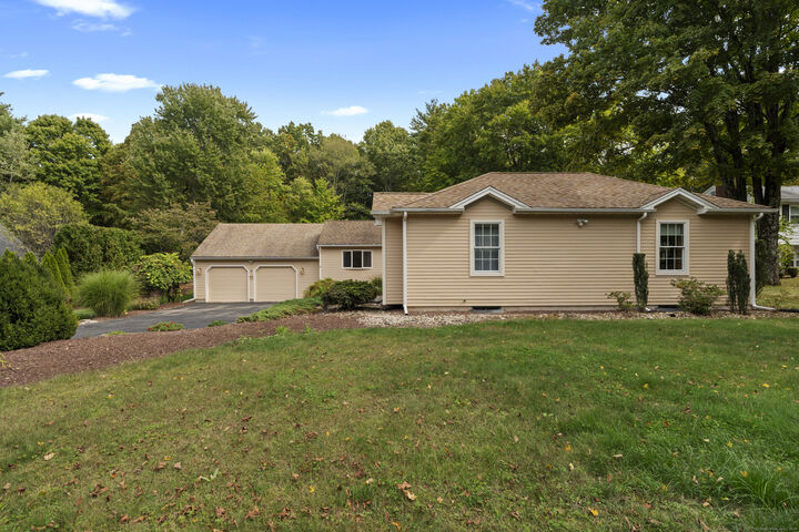Property Photo: 9 Meadow Lane CT 06032