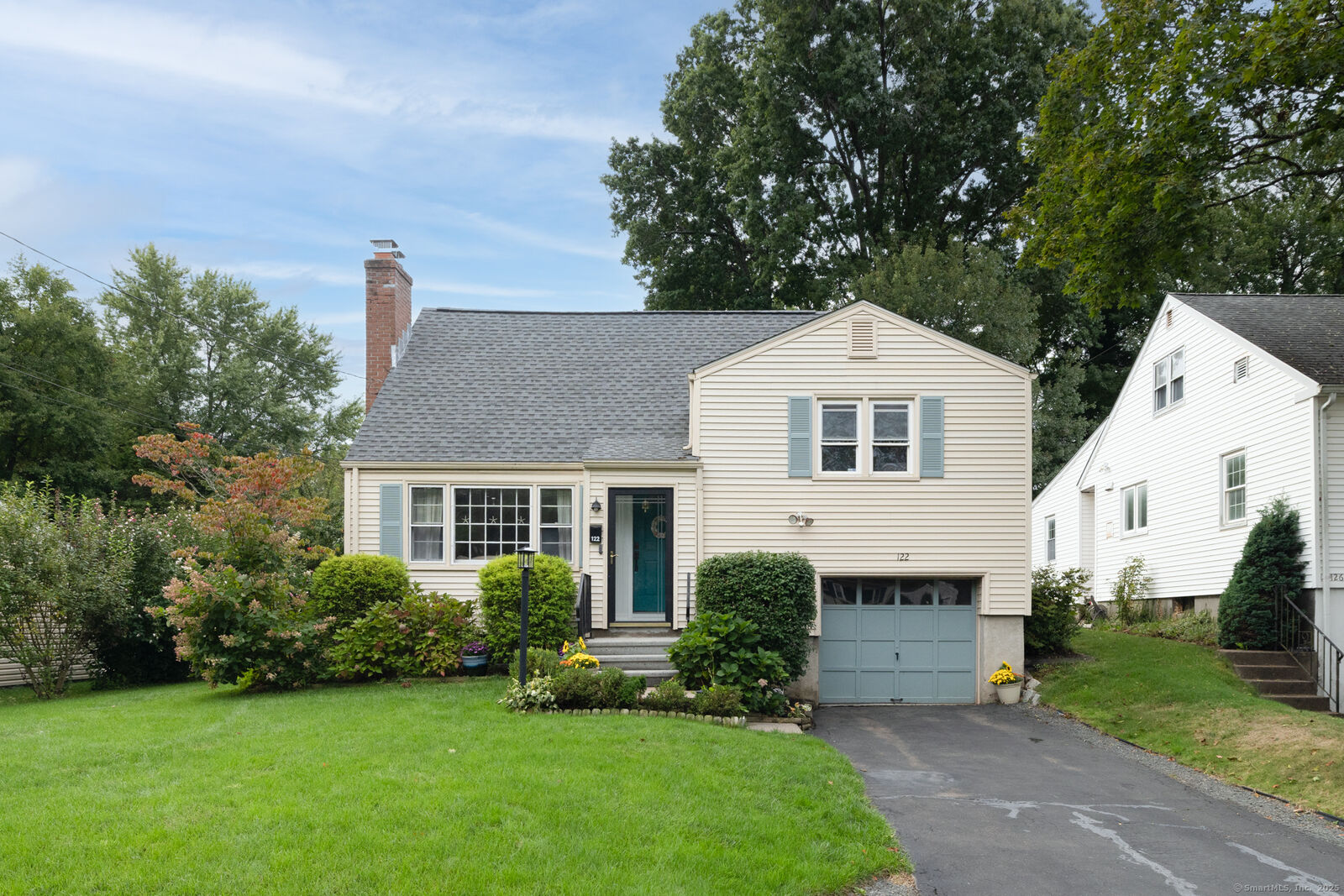 Property Photo:  122 Dix Road  CT 06109 
