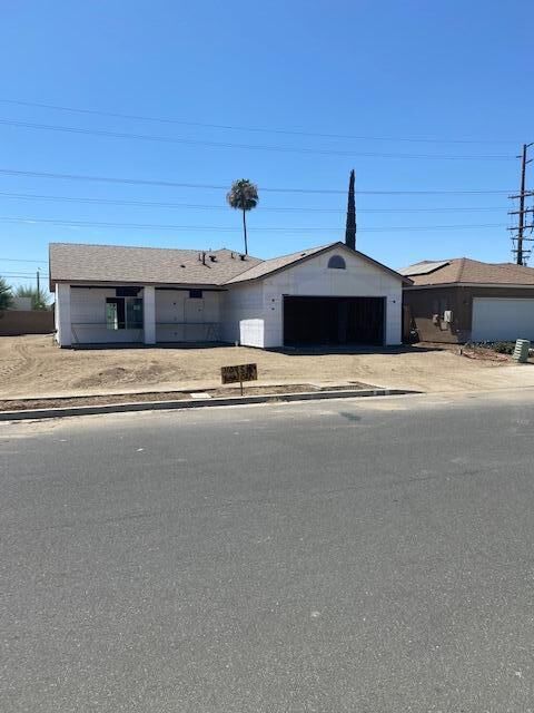 Property Photo: 1109 S Royal Oak Place E CA 93257