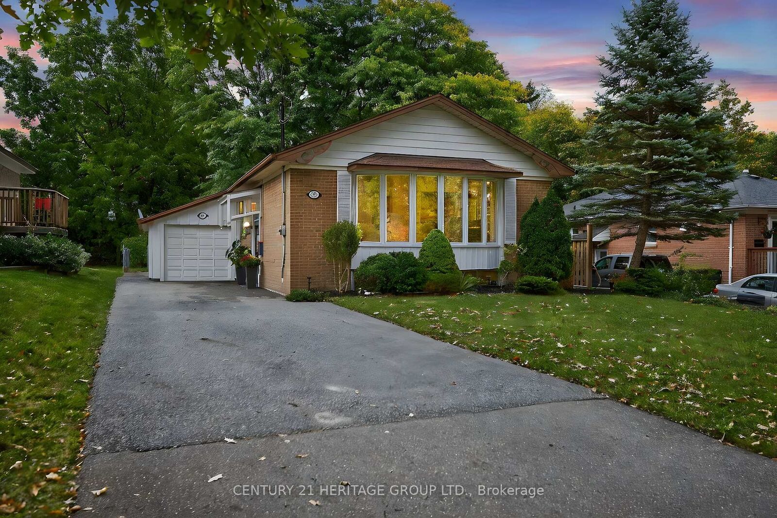 Photo de la propriété:  49 Bayview Parkway  ON L3Y 3W2 