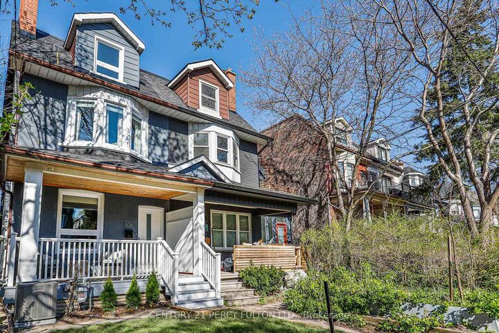 Property Photo:  536 Crawford Street  ON M6G 3J8 