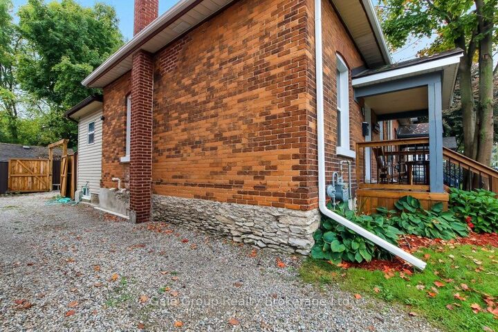 Property Photo:  630 Peel Street  ON N4S 1K8 