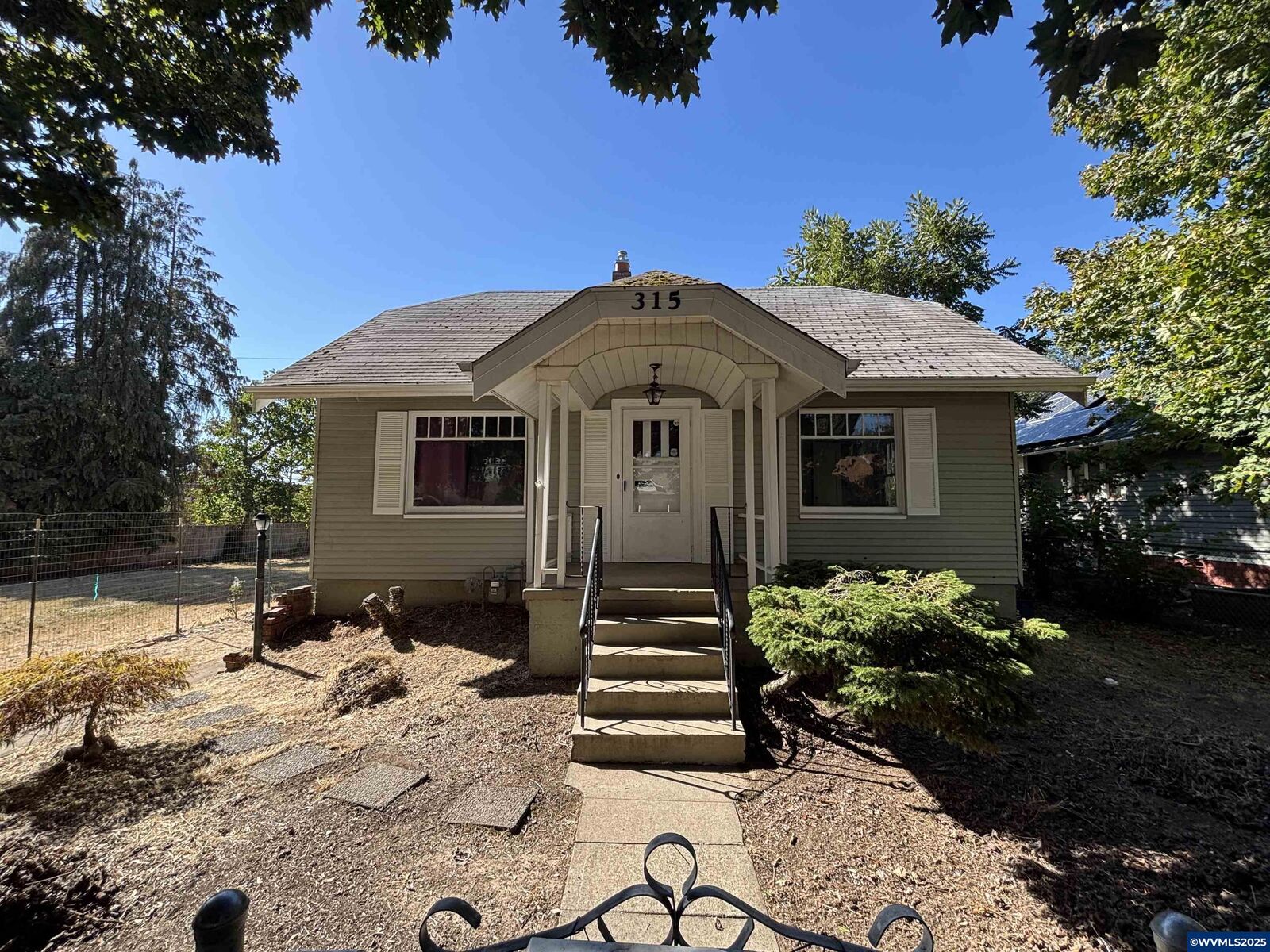 Property Photo: 315 16th St SE OR 97301