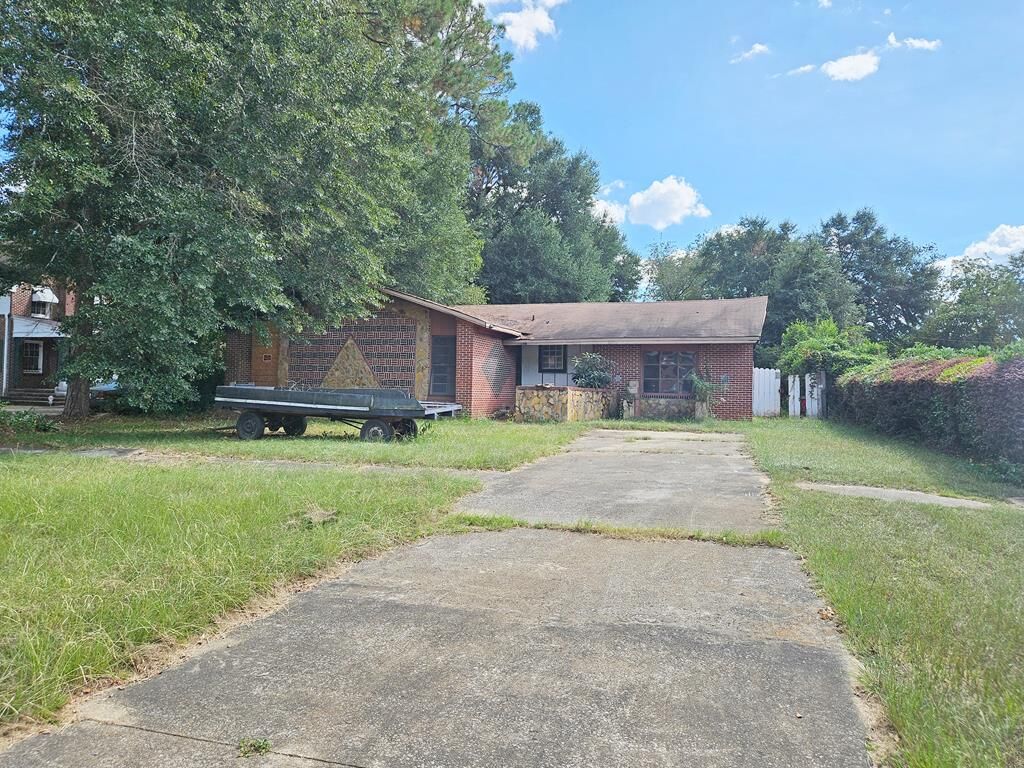 Property Photo: 614 Mercer Avenue W GA 31701
