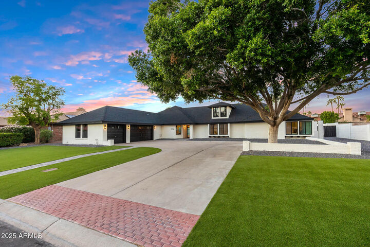 Property Photo:  7716 W John Cabot Road  AZ 85308 