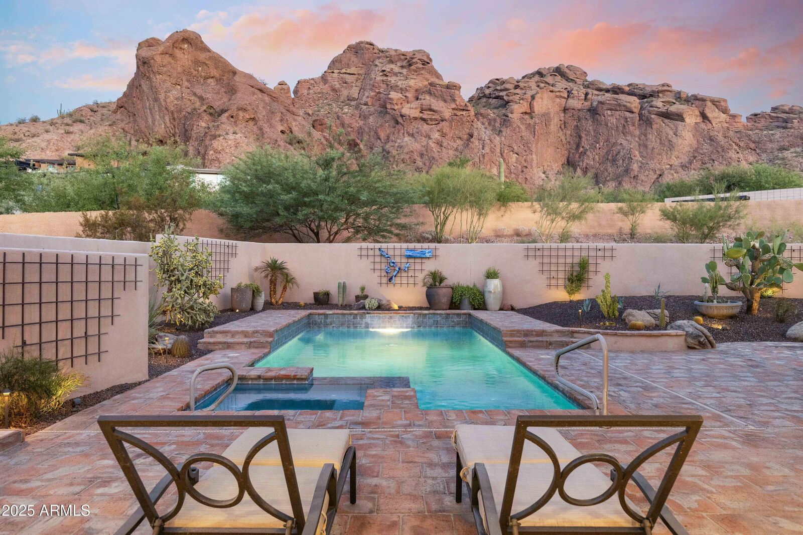 Property Photo:  5984 N Echo Canyon Drive  AZ 85018