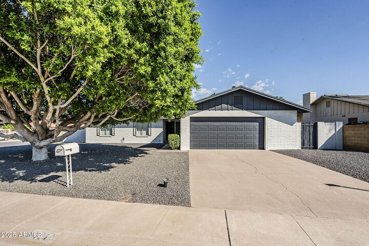 3250 W Mercer Lane N  Phoenix AZ 85029 photo