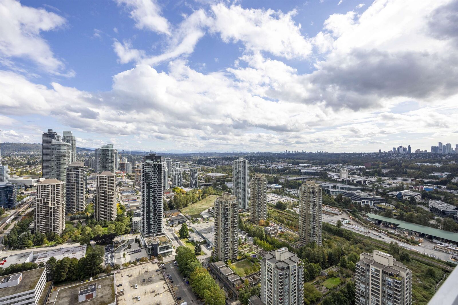 Photo de la propriété: 2186 Gilmore Avenue 4402 BC V5C 0N7