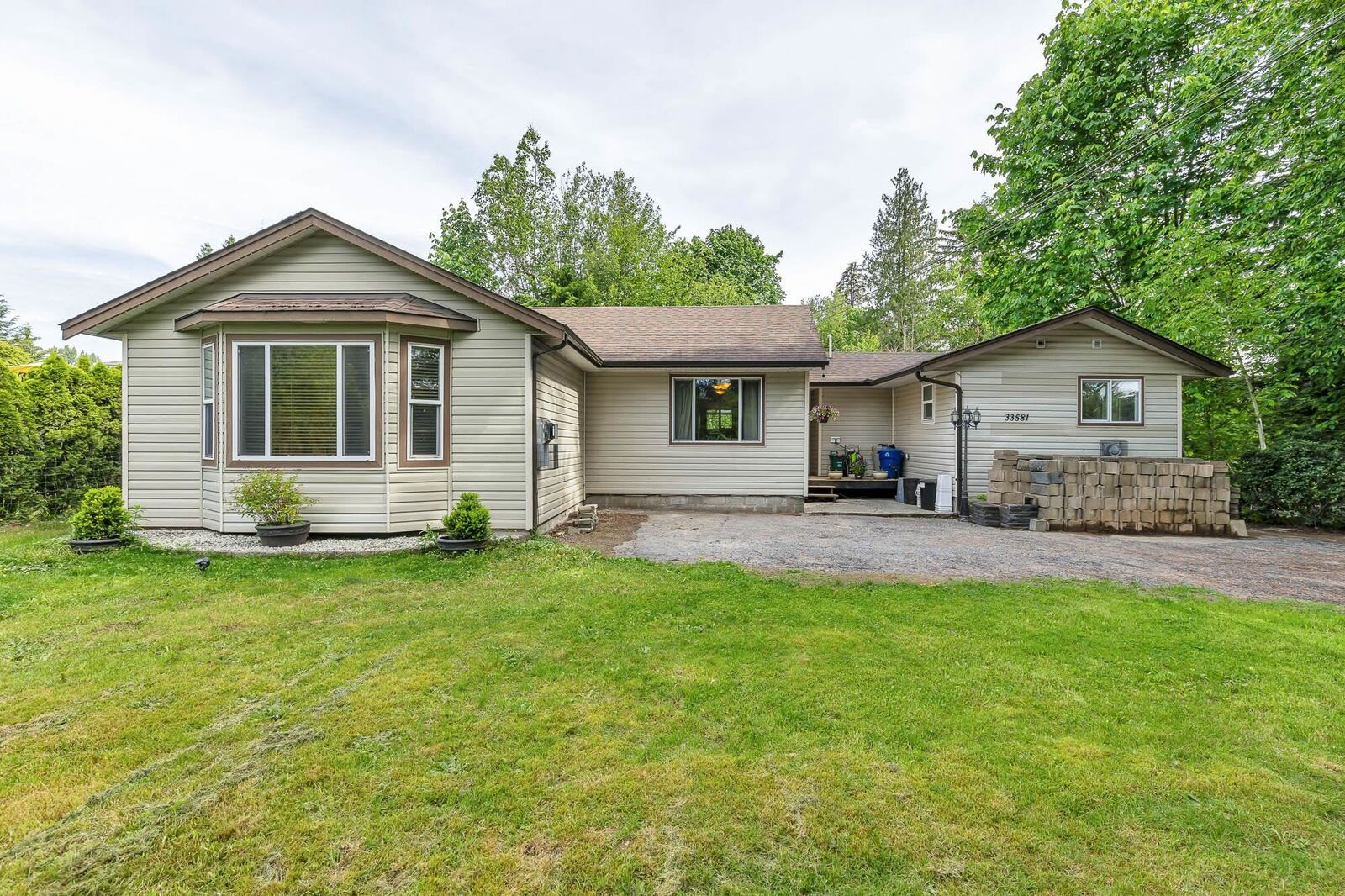 Property Photo: 33581 Dewdney Trunk Road BC V2V 6Y3