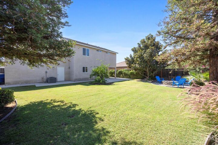 Property Photo: 11018 Sonoma Creek Court CA 93312