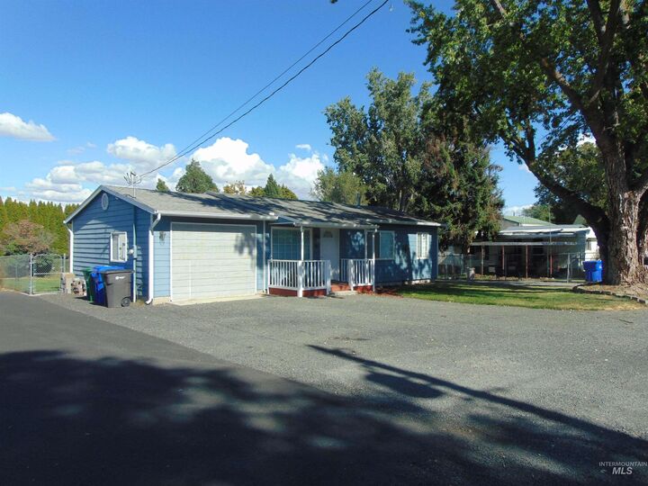 Property Photo:  811 Park Dr  ID 83501 