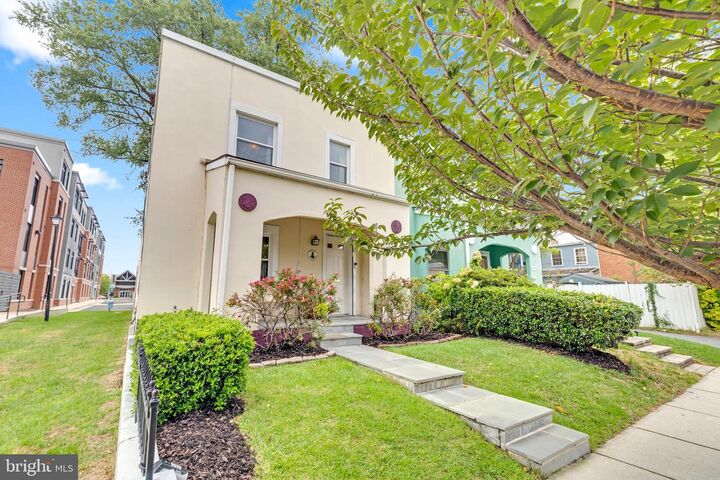 Property Photo:  909 Pendleton Street  VA 22314 