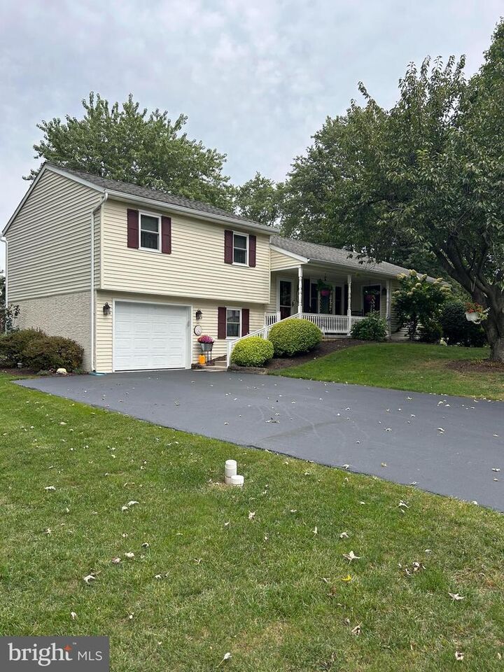 521 Bernhard Avenue  Mount Joy PA 17552 photo