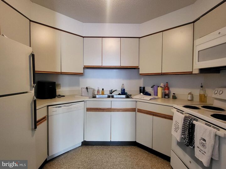 Property Photo: 2020 Walnut Street 8K PA 19103