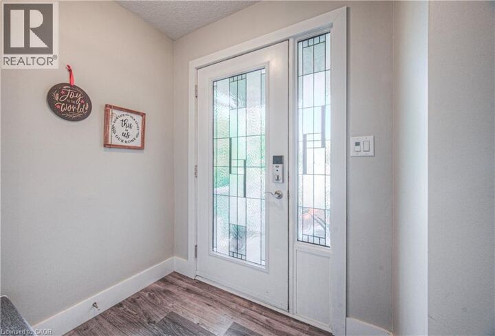 Photo de la propriété:  220 Sienna Crescent  ON N2R 1T4 