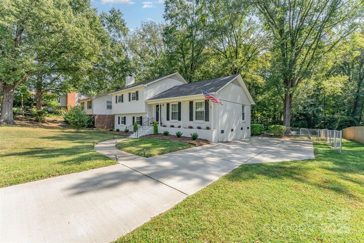 Property Photo:  743 Pineborough Road  NC 28212 