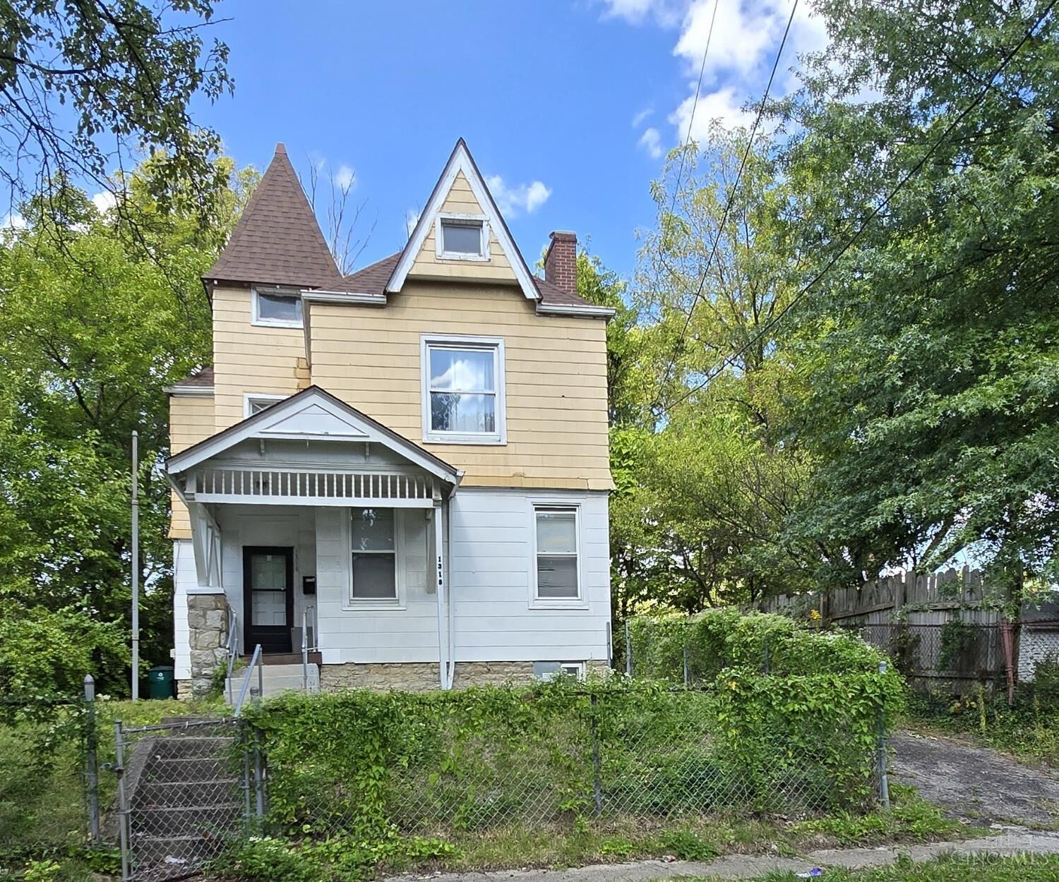 Property Photo: 1318 Franklin Avenue OH 45237