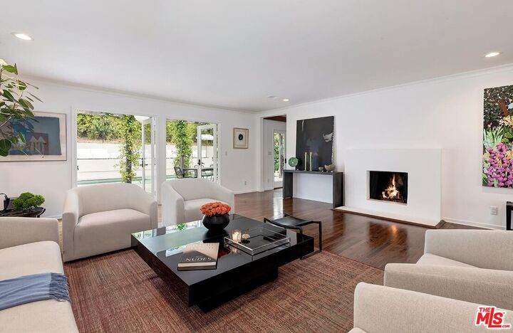 Property Photo:  2268 Betty Ln  CA 90210 