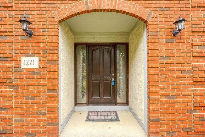 Property Photo:  1221 Belcross Drive  OH 43054