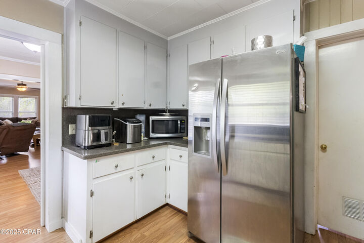 Property Photo: 1102 8th Avenue FL 32440