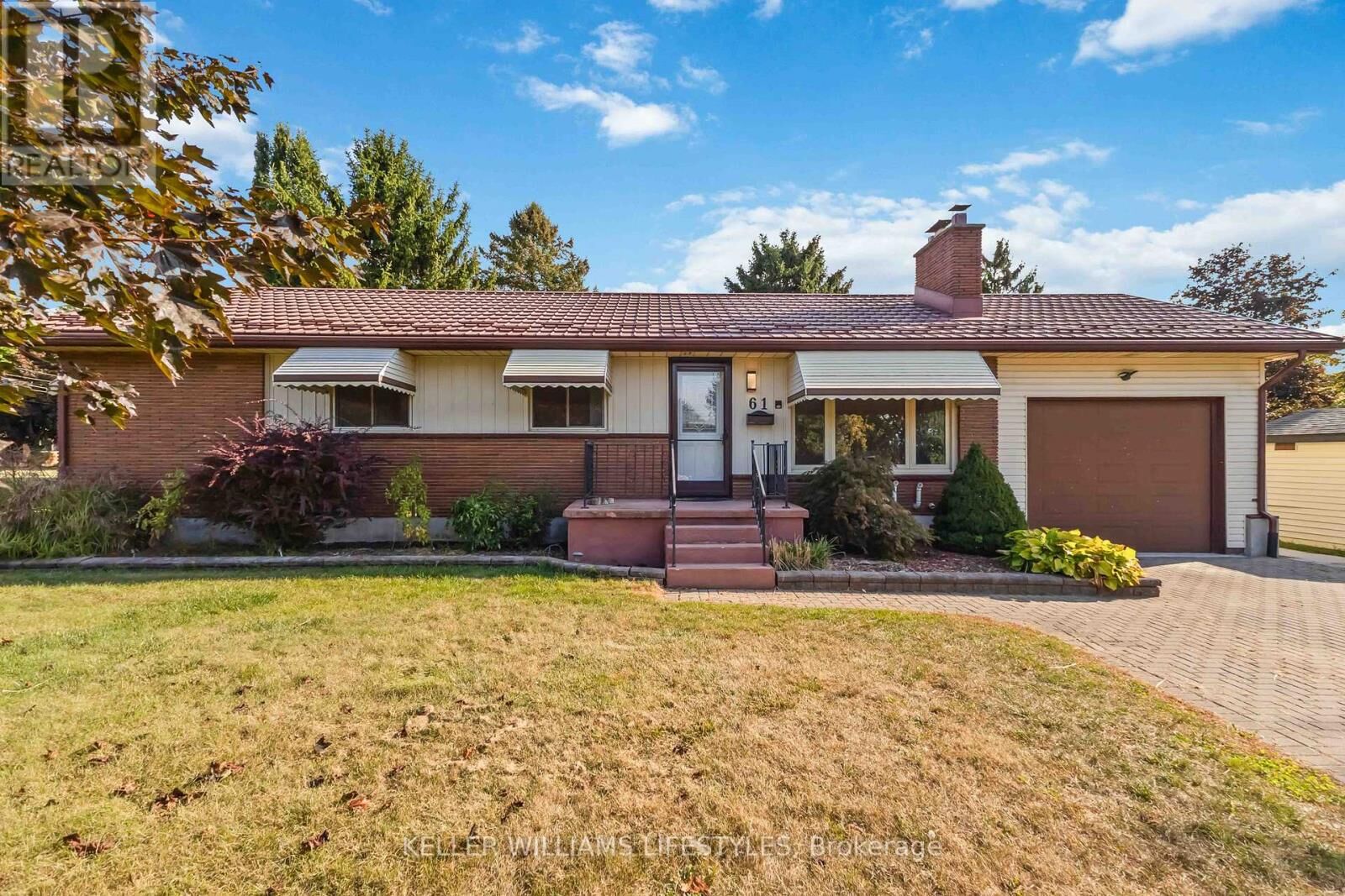 Property Photo:  61 Delaware Street South Upper  ON N0L 1R0 