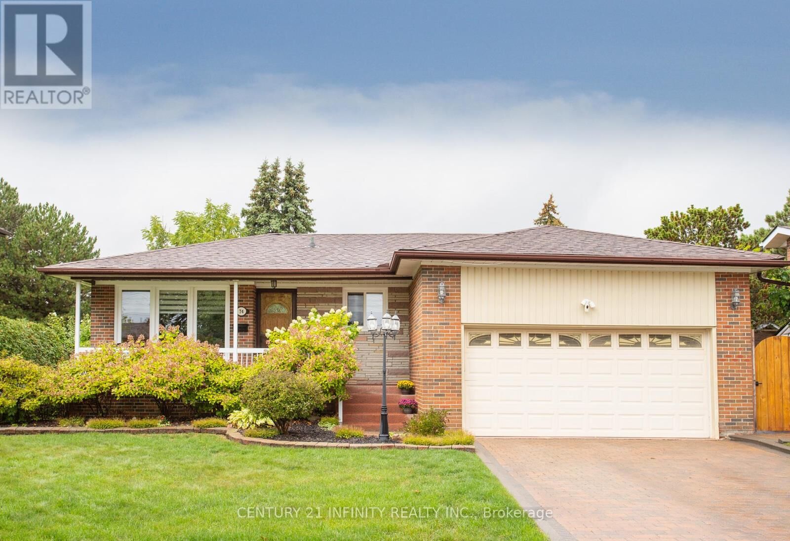 Photo de la propriété:  74 Portico Drive  ON M1G 3R6 