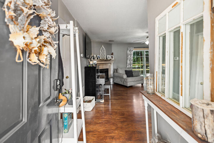 Property Photo: 204 Warrior Street FL 32536