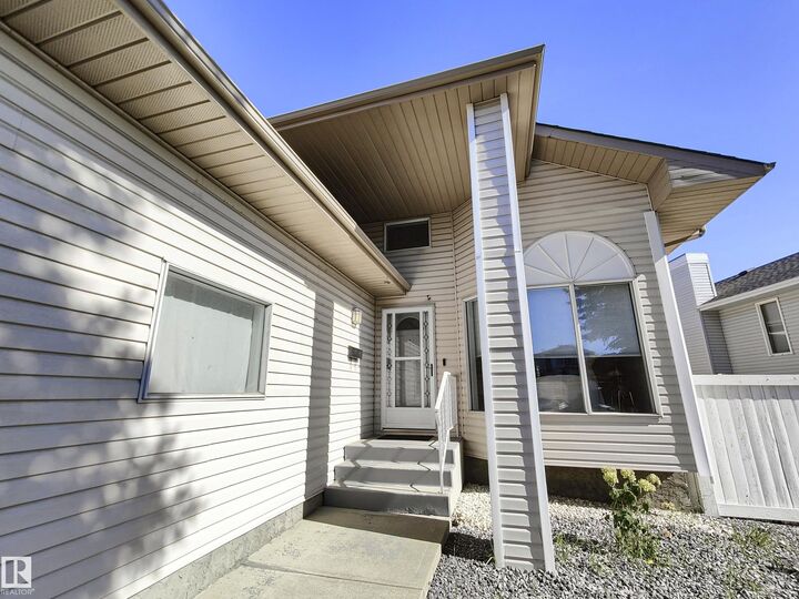 Property Photo:  215 Peter Close NW  AB T5T 5Y5 