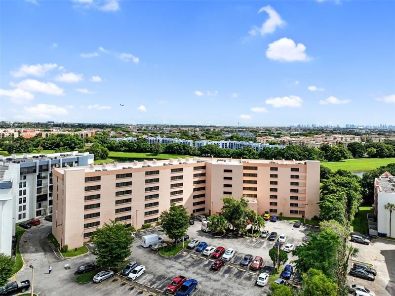 Property Photo: 9688 Fontainebleau Blvd 610 FL 33172