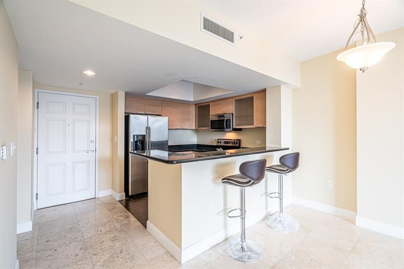 Property Photo:  140 S Dixie Hwy 902  FL 33020 