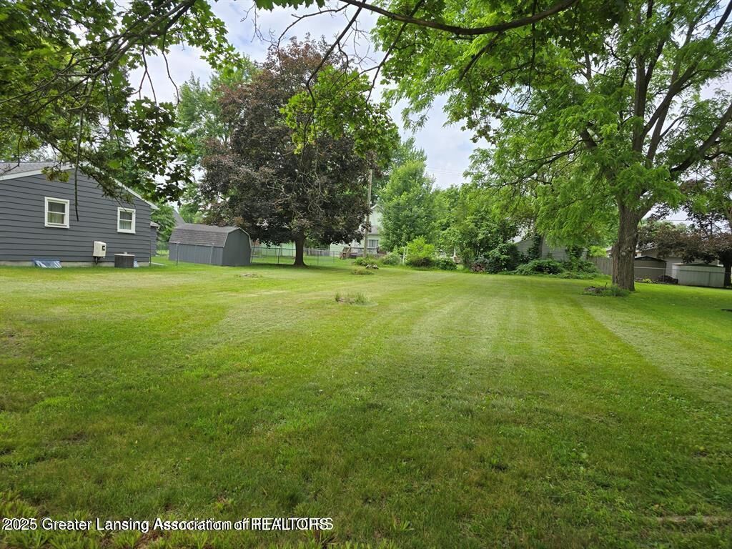 Property Photo:  402 Crossman  MI 48895 