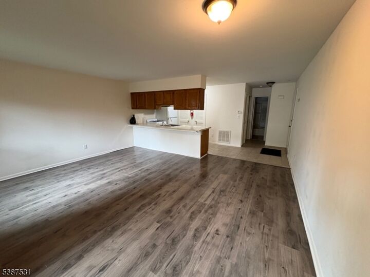 Property Photo:  1 Gray Rock Dr 5  NJ 07462 