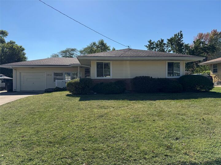 3914 Dosh Road  Des Moines IA 50310 photo