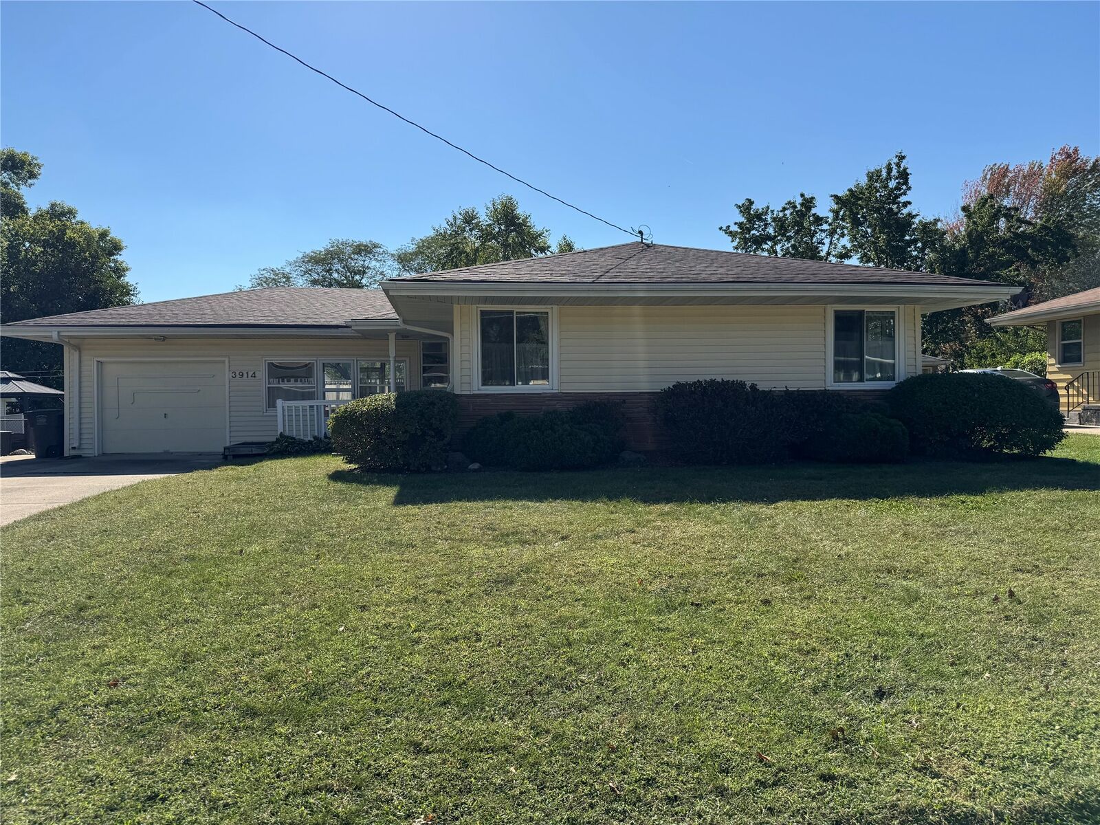 Property Photo: 3914 Dosh Road IA 50310