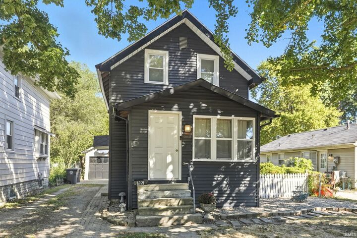 1221 Vance Avenue  Fort Wayne IN 46805-2155 photo