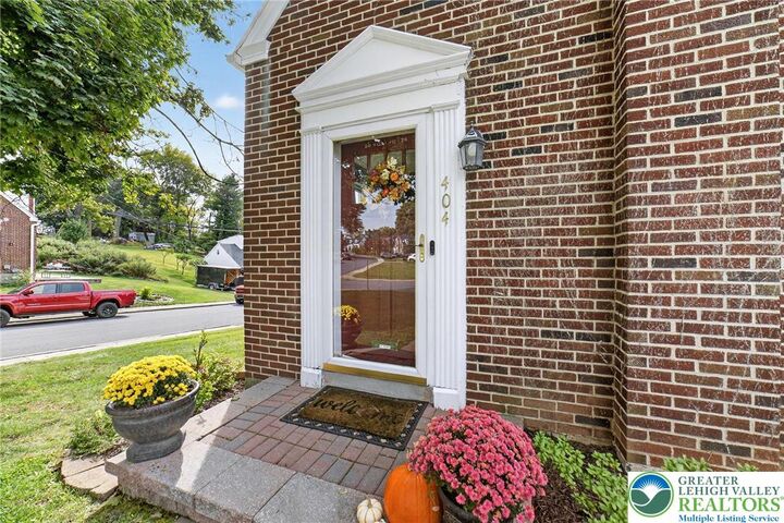 Property Photo:  404 Florida Avenue  PA 18052 
