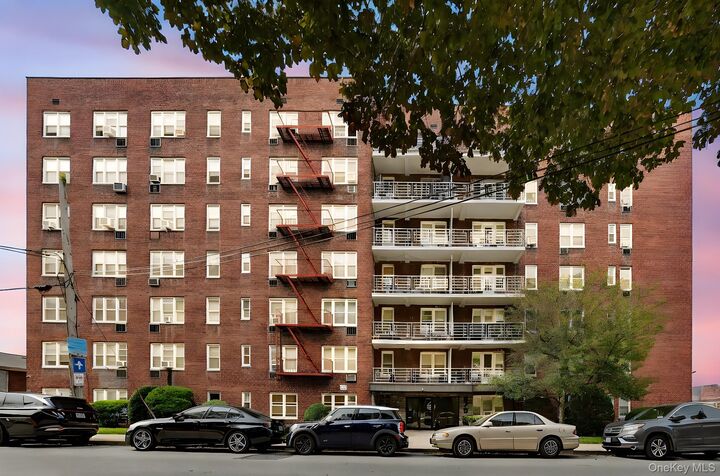 Property Photo:  679 Warburton Avenue #8P  NY 10701 