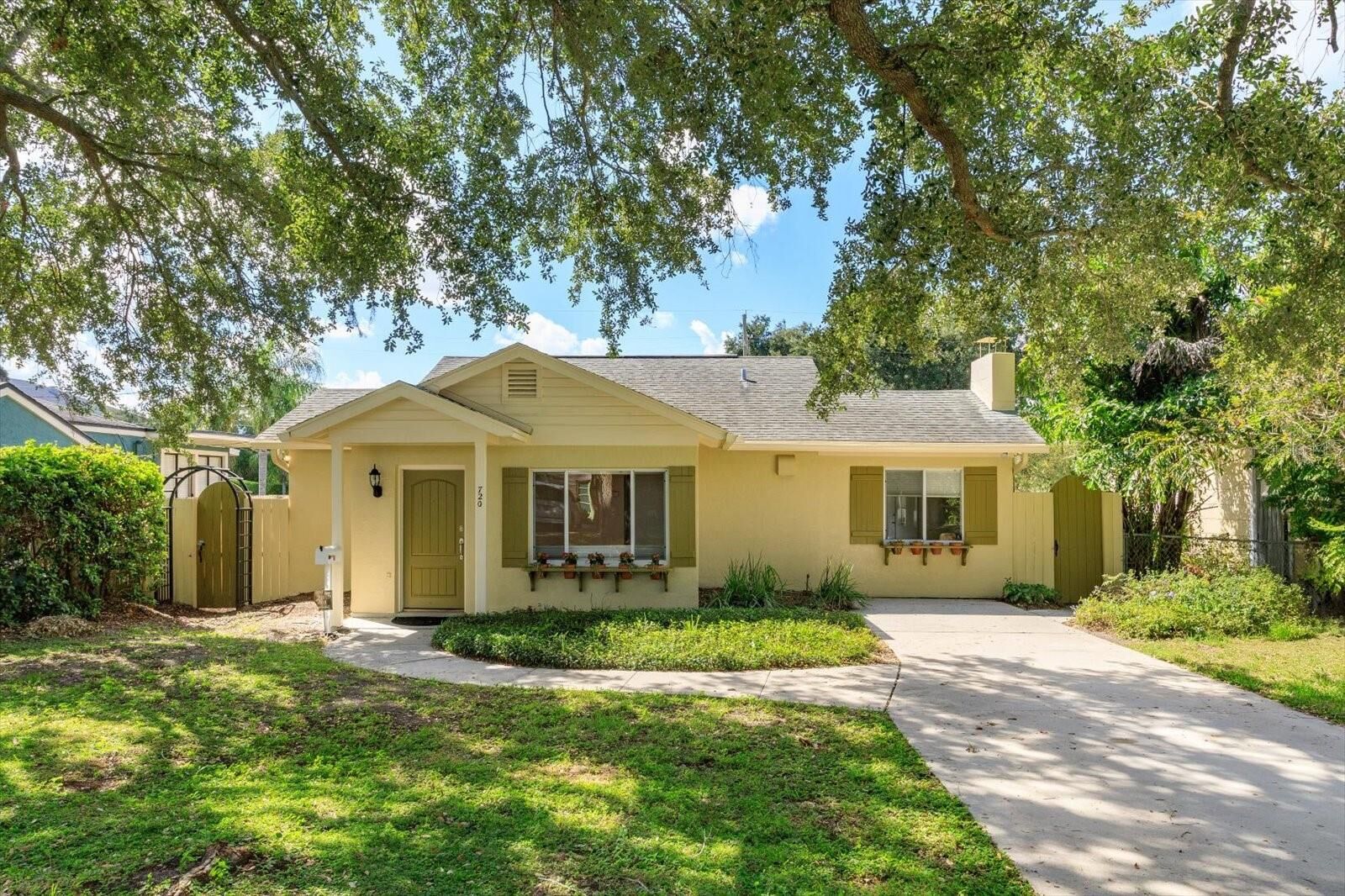 Property Photo: 720 Langston Court FL 32804
