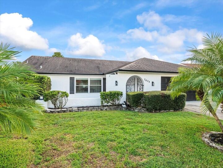 Property Photo: 7624 Summertree Lane FL 34653