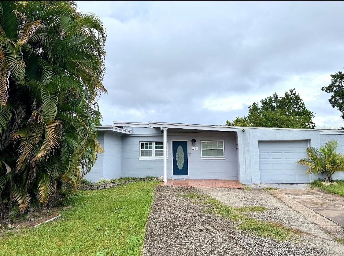 Property Photo: 6021 Yucatan Drive FL 32807