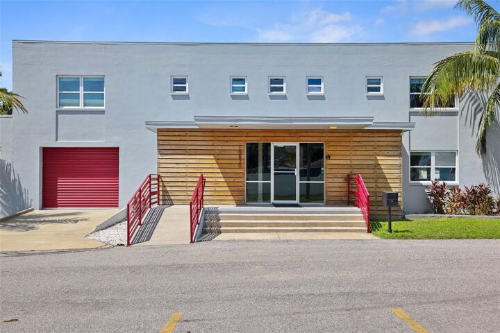 10830 Navajo Drive  St Petersburg FL 33708 photo