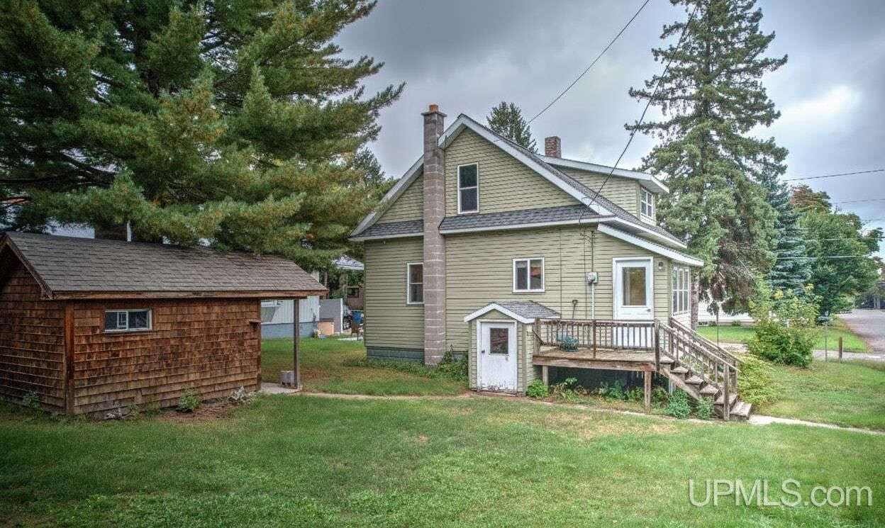 Property Photo:  1410 Front Street  MI 49945