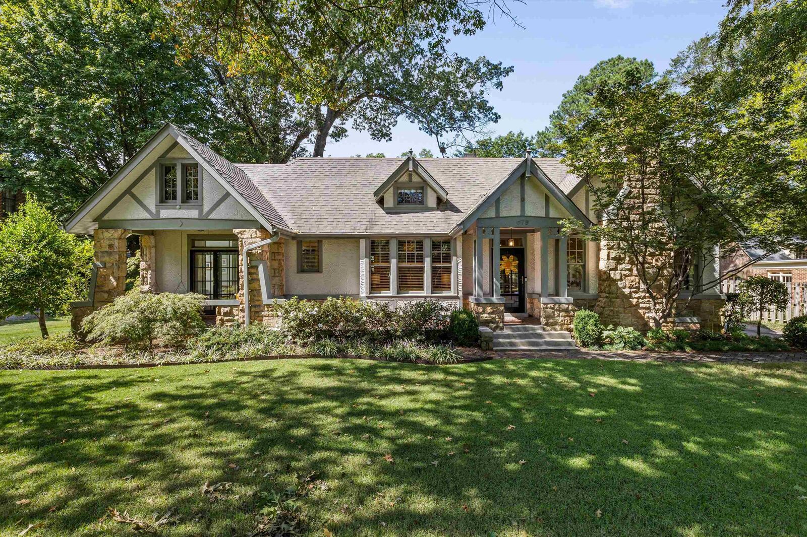 Property Photo:  679 East Dr  TN 38112 