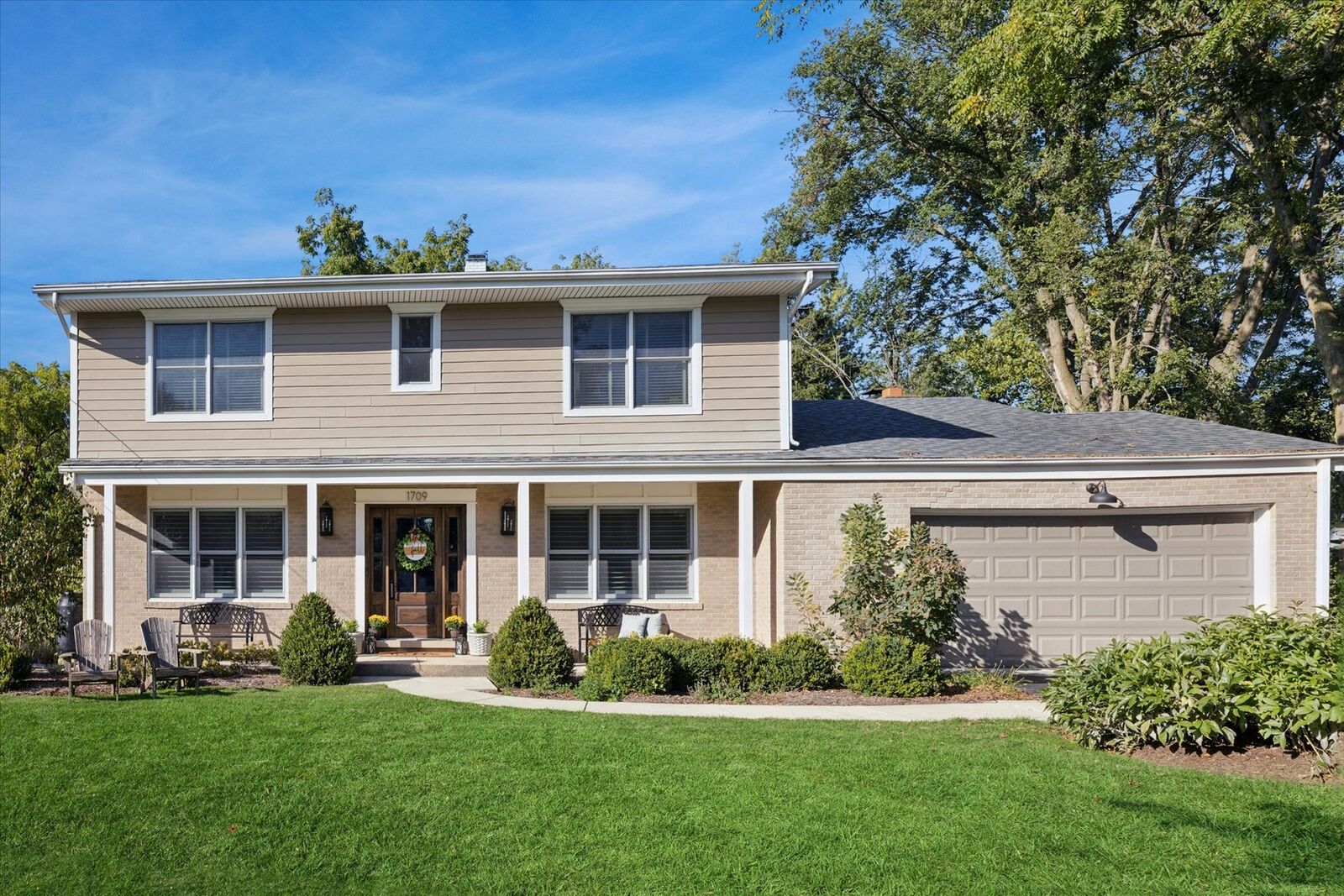 Property Photo:  1709 E Thomas Road  IL 60187 