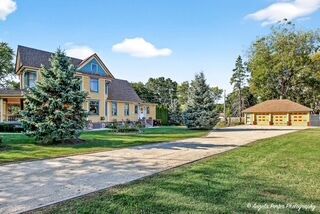 Property Photo:  200 W Woodstock Street  IL 60014 