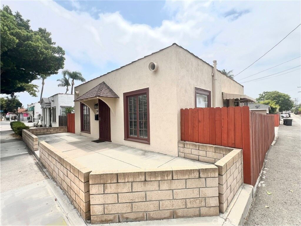 Property Photo:  714 E Chapman Avenue  CA 92831 