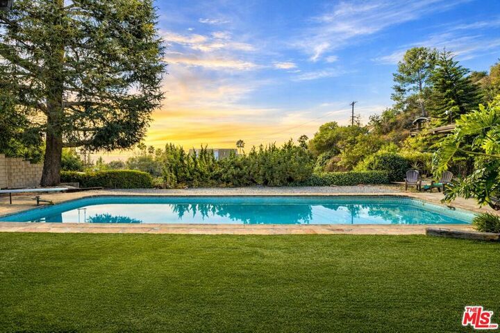 Property Photo:  7230 Outpost Cove Drive  CA 90068 