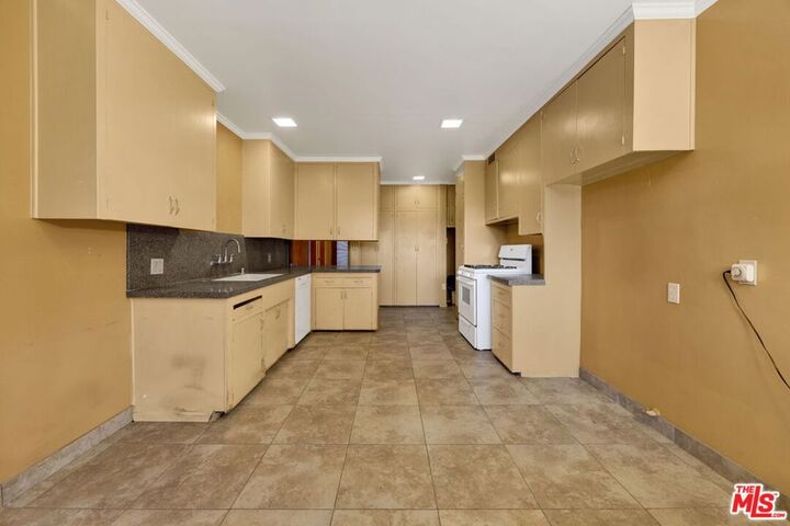 Property Photo: 7230 Outpost Cove Drive CA 90068