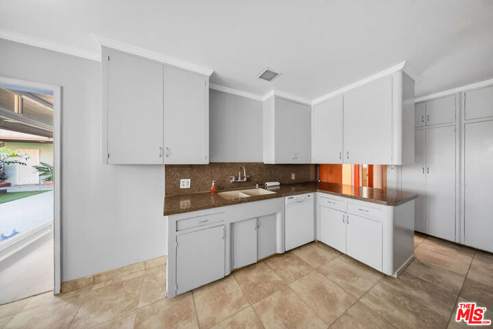 Property Photo:  7230 Outpost Cove Drive  CA 90068 